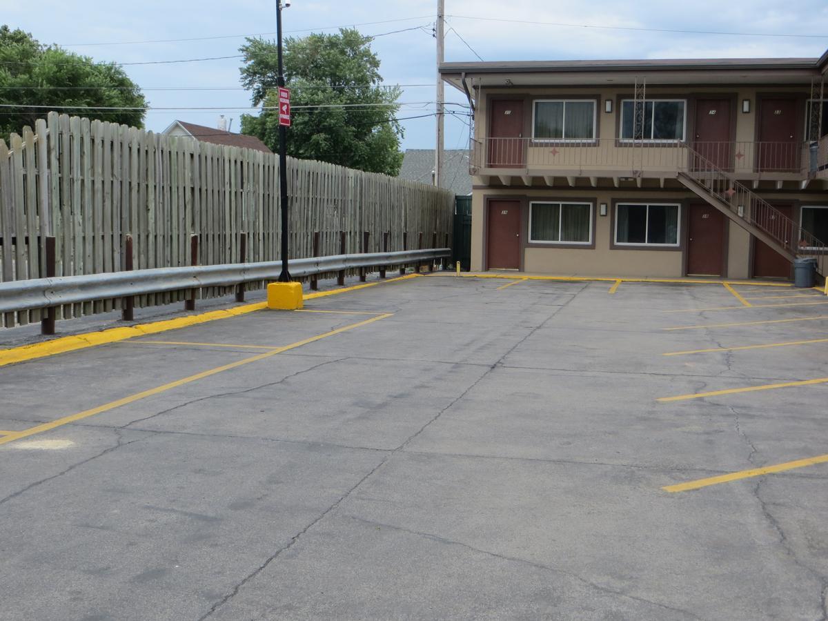 Deluxe Inn/Extended Stay - Council Bluffs Carter Lake Εξωτερικό φωτογραφία